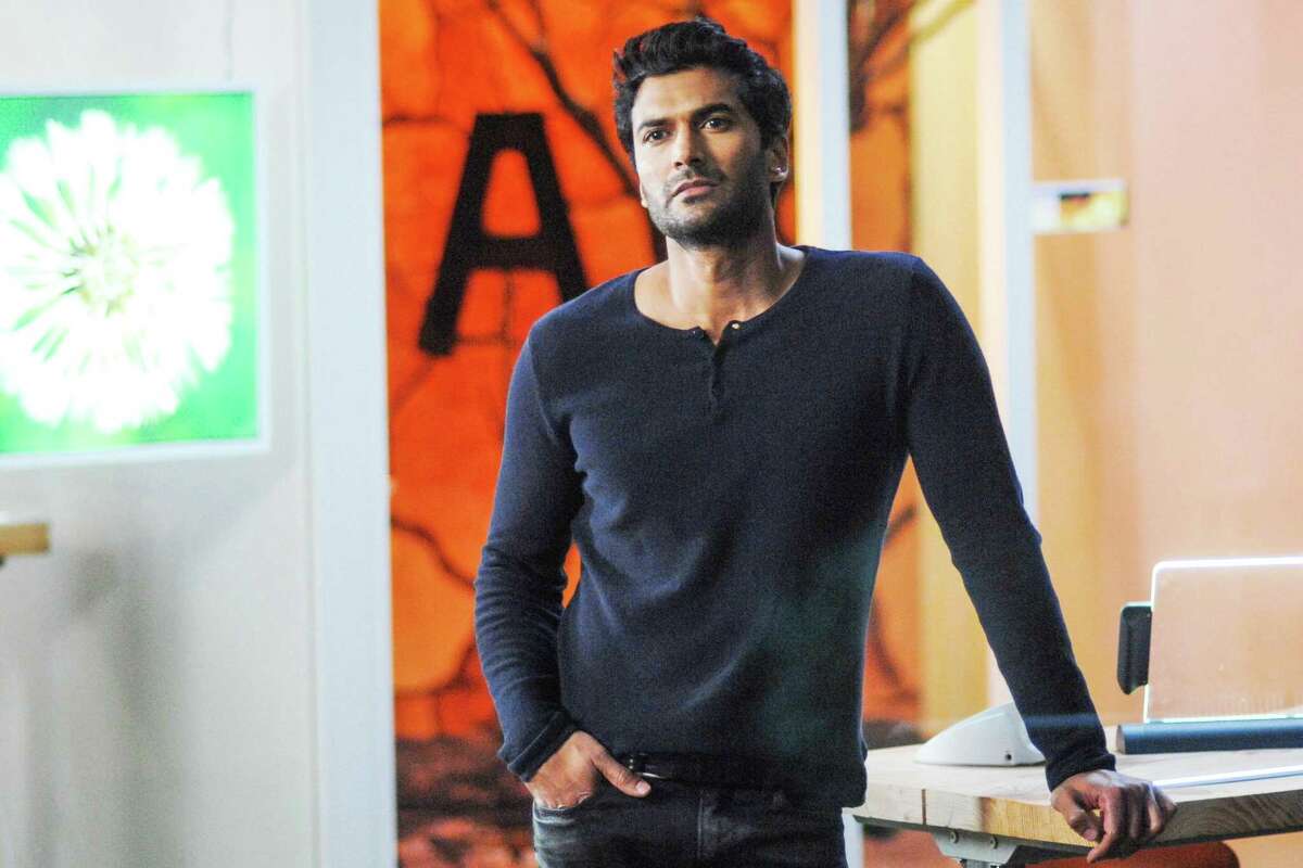 Sendhil Ramamurthy, who grew up in San Antonio and graduated from Keystone School, returns to TV in NBC’s thrilling new drama series “Reverie” about virtual reality taken to the extreme.