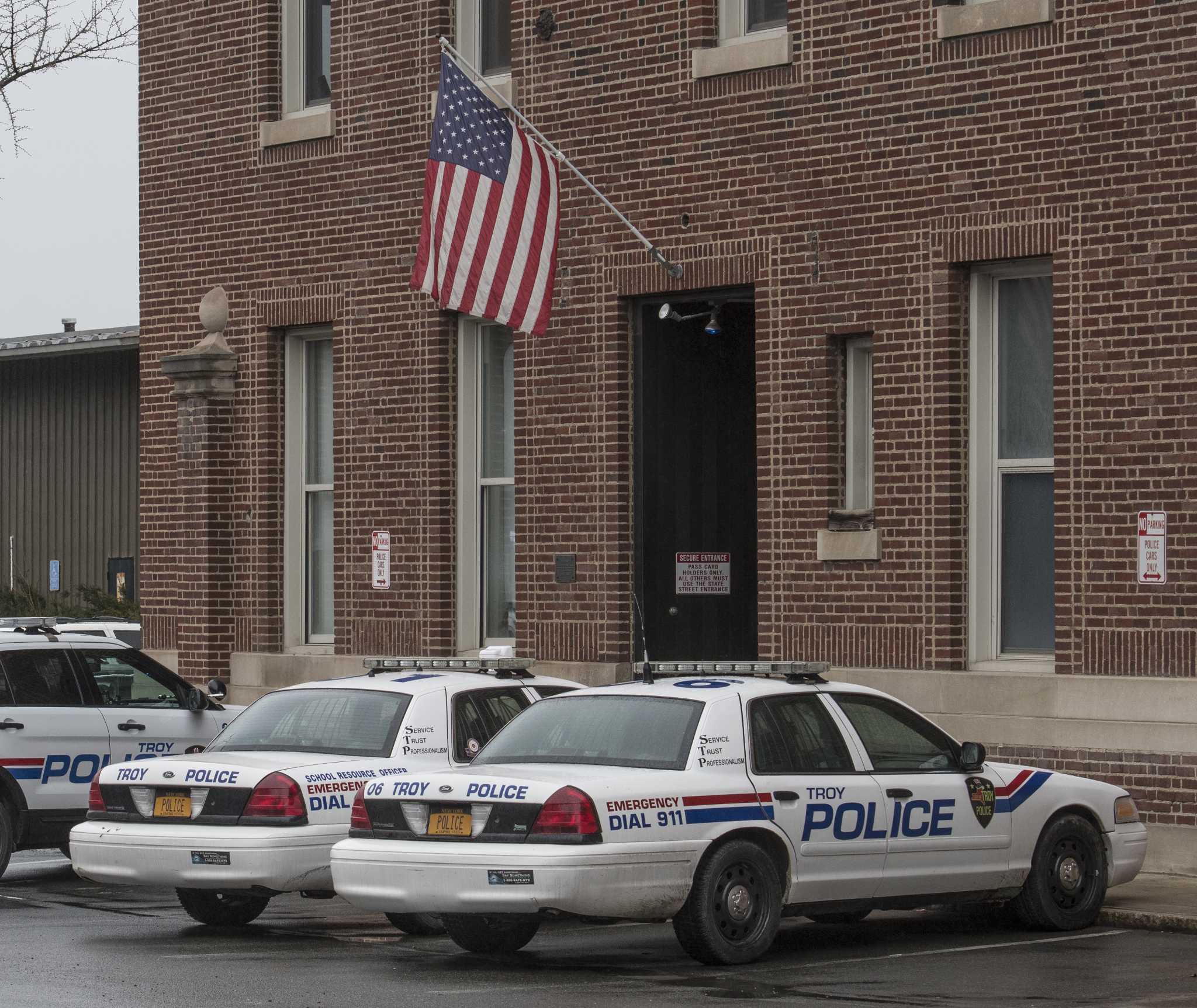 Four Troy officers on trial in Utica for alleged excessive force - Vimarsana News