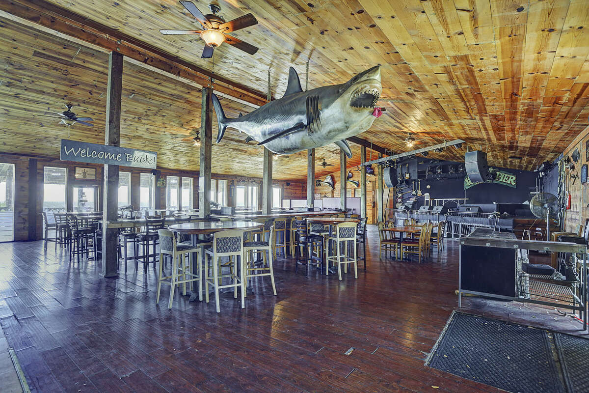 San Leon bar, grill and moneymaking fishing pier for sale