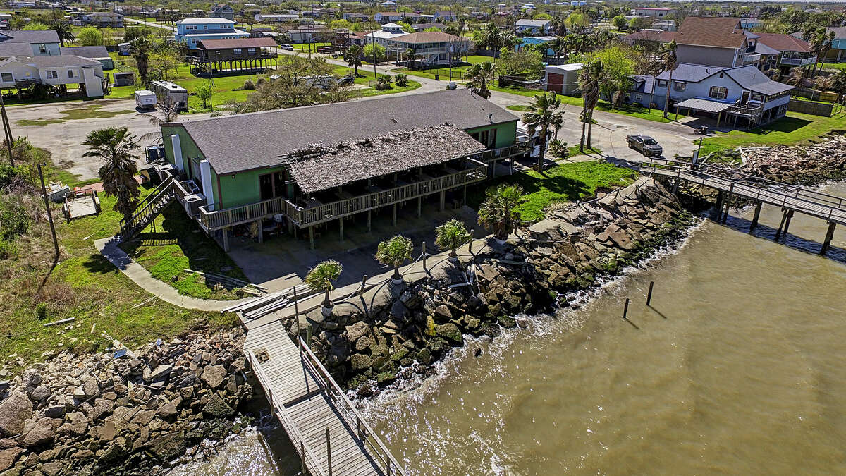 San Leon bar, grill and moneymaking fishing pier for sale