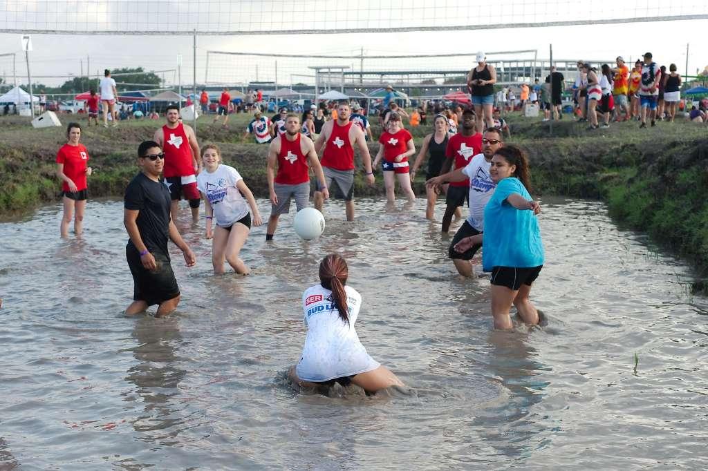 Who emerged triumphant from the mire after Pasadena Strawberry Festival tourname...