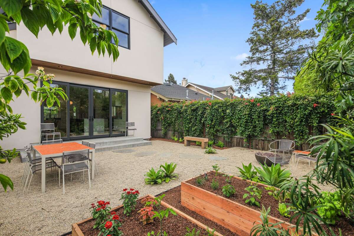 Two women tore down a 'granny cottage' in Rockridge and ...