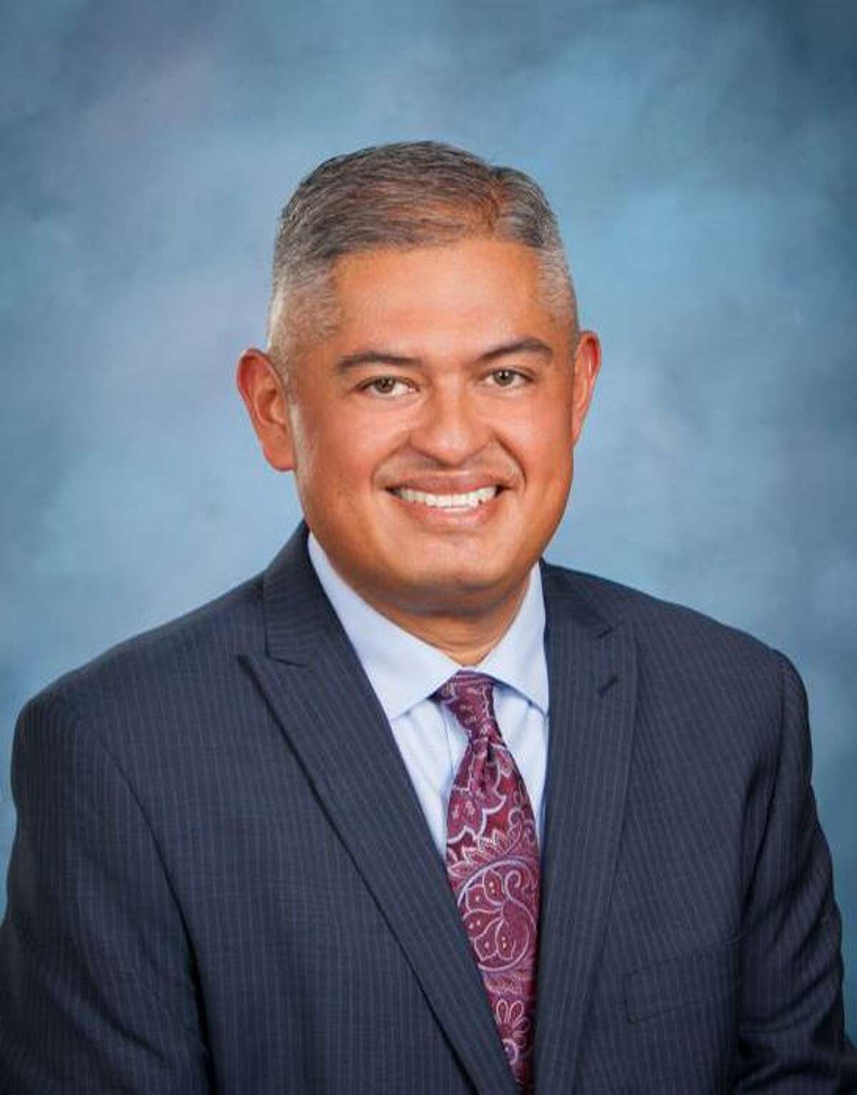 Eduardo Hernandez is the lone finalist for superintendent of Edgewood ISD, the district’s board members decided Thursday evening.