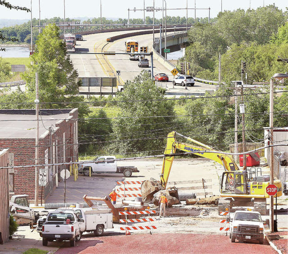 The sewer project down the center of East Broadway in Alton is moving westward, as seen here at Oak Street in alignment with the Clark Bridge this week. The work has closed Broadway as it moves to the west, most recently closing it from Central Avenue west to Spring Street.