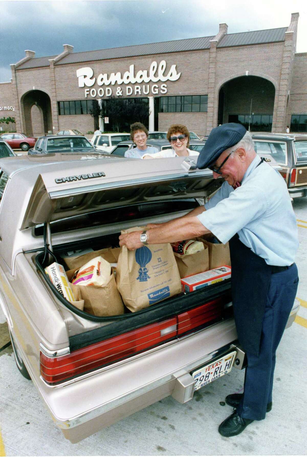 Randalls to close third store since April