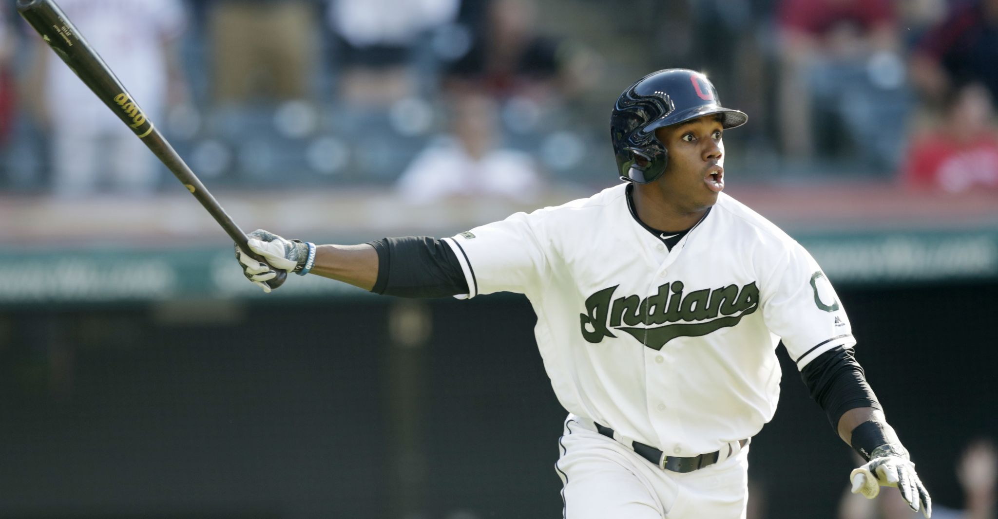 Jose Ramirez uses Rajai Davis bat to launch walk-off home run