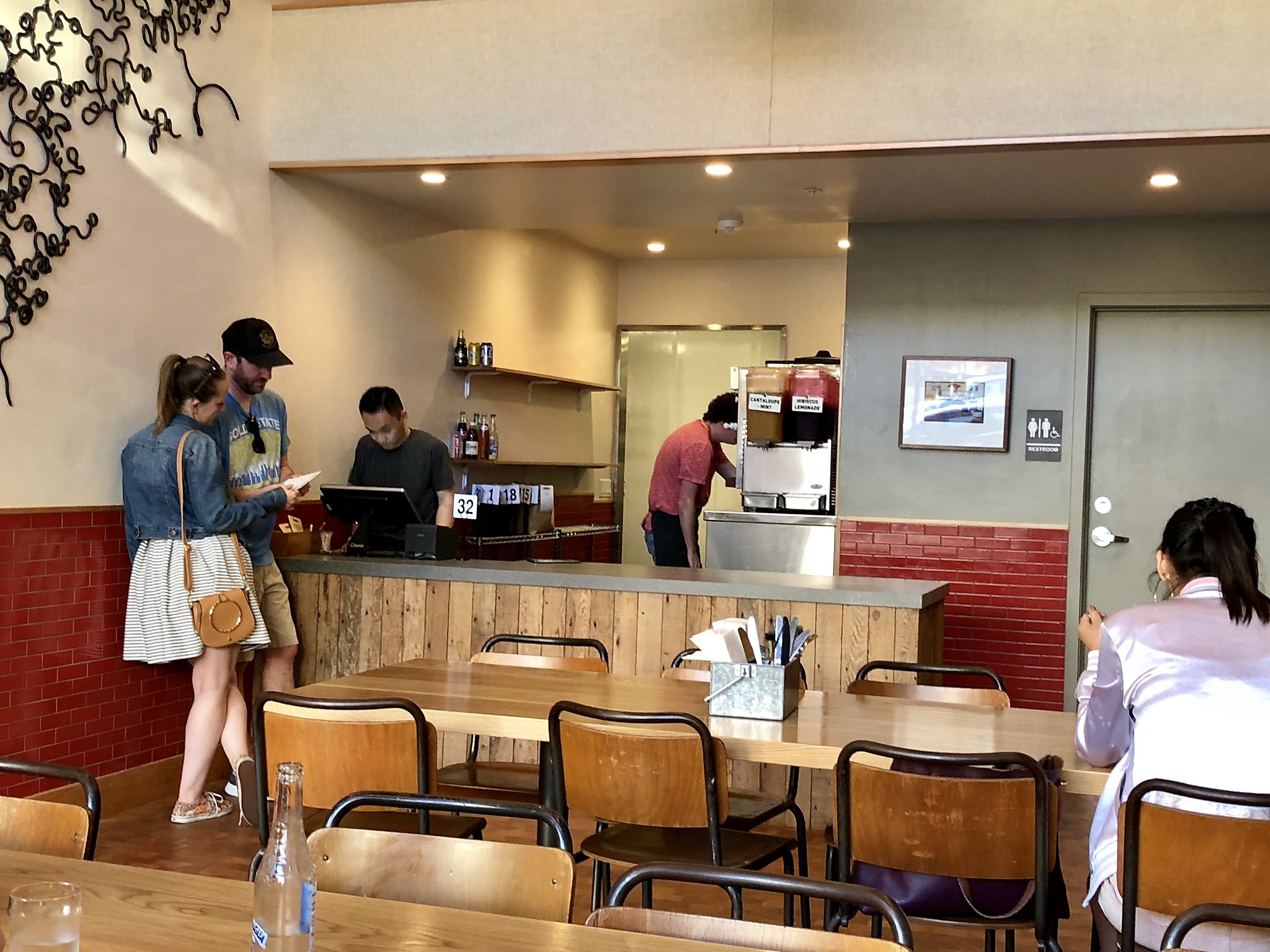 Comal Next Door Hits All The Right Notes Sfchronicle Com