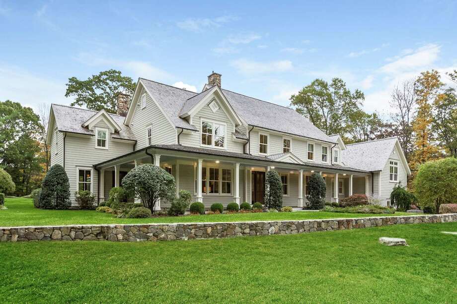 On the Market / Greenfield Hill Colonial sports 16rooms on 2 acres