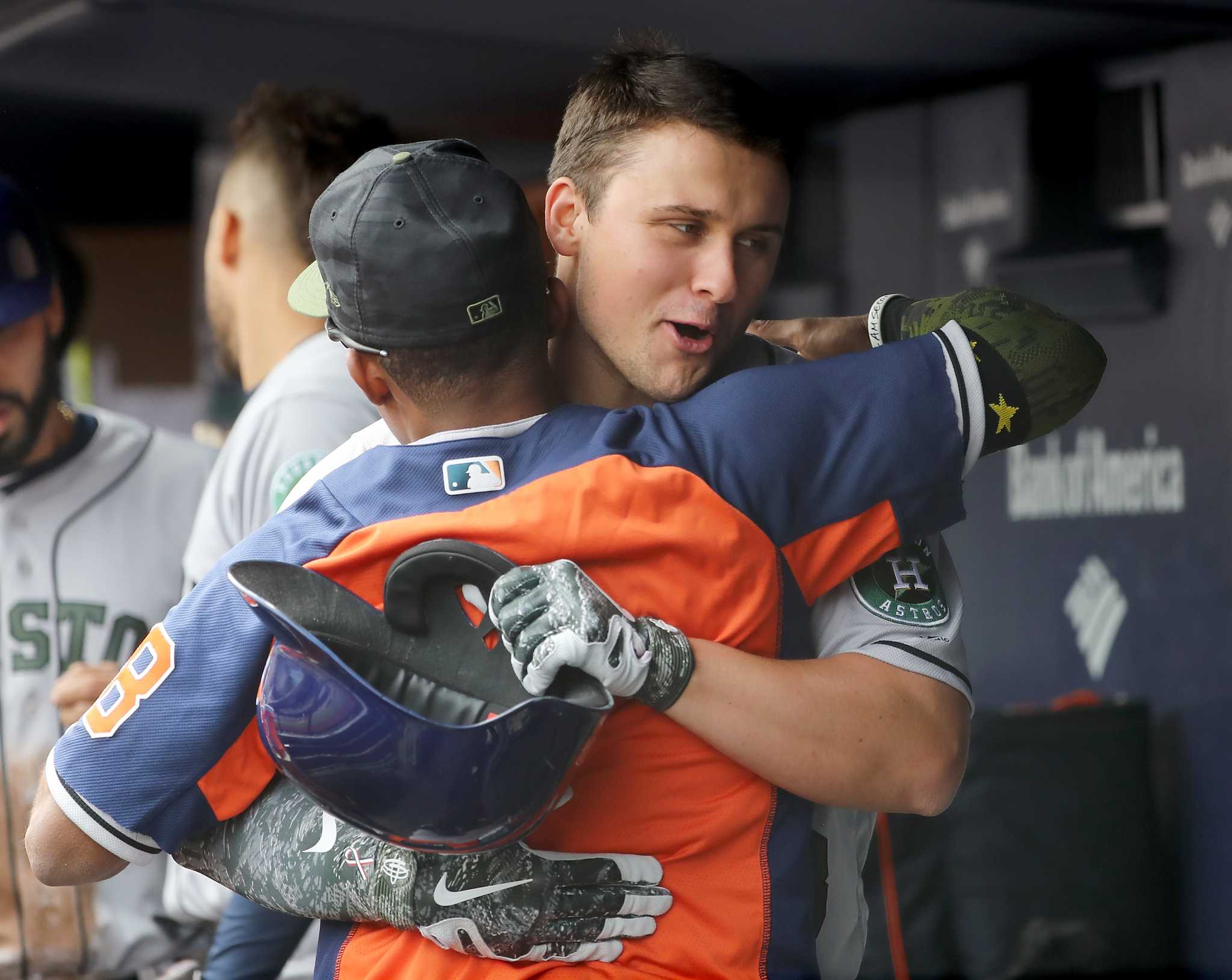 'Hugs for homers' becoming an Astros' dugout tradition - Houston Chronicle2048 x 1628