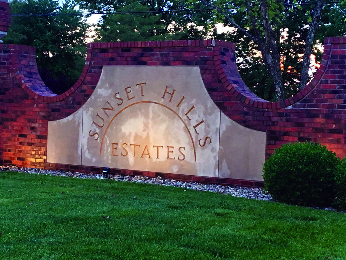 Man in custody after Sunset Hill Cemetery in Glen Carbon vandalized