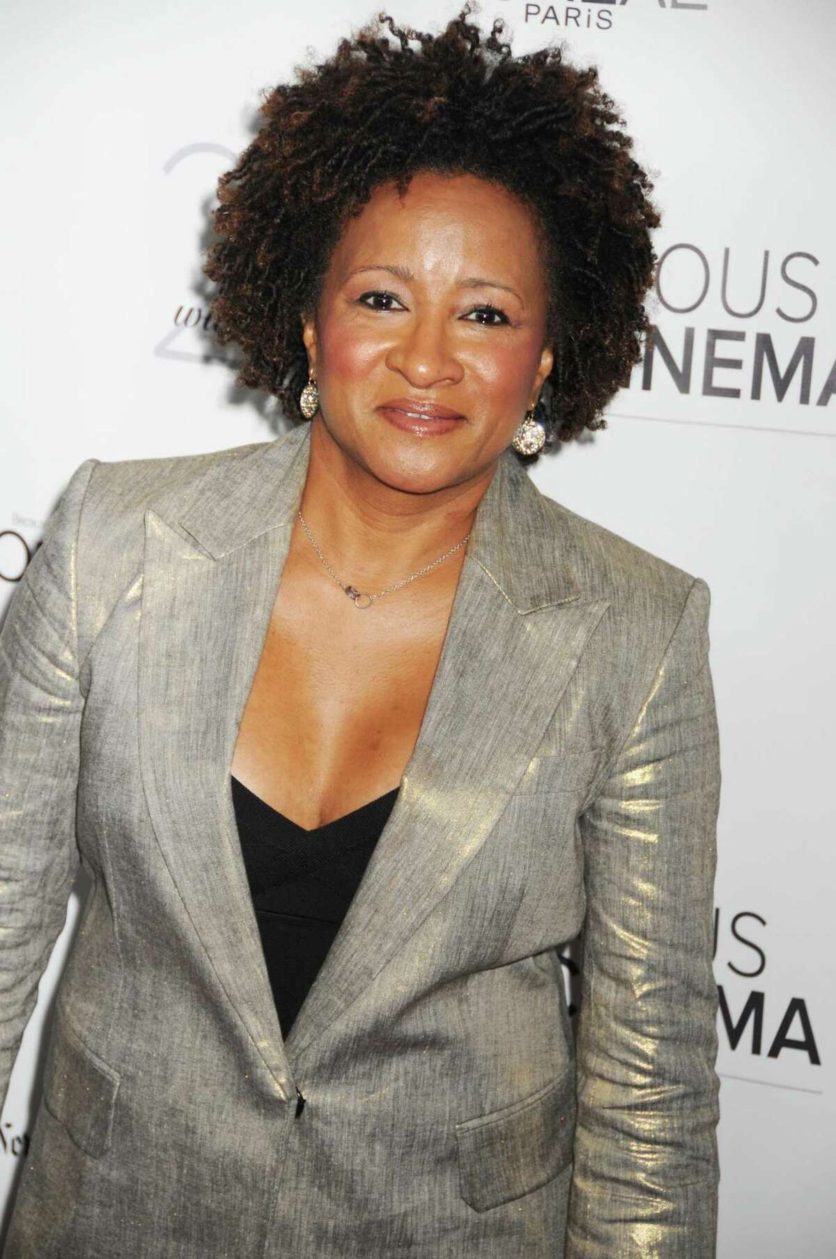 Wanda Sykes tweeted that she was leaving the “Roseanne” revival following a tweet by Roseanne Barr in which she made a racially charged insult about an Obama aide.