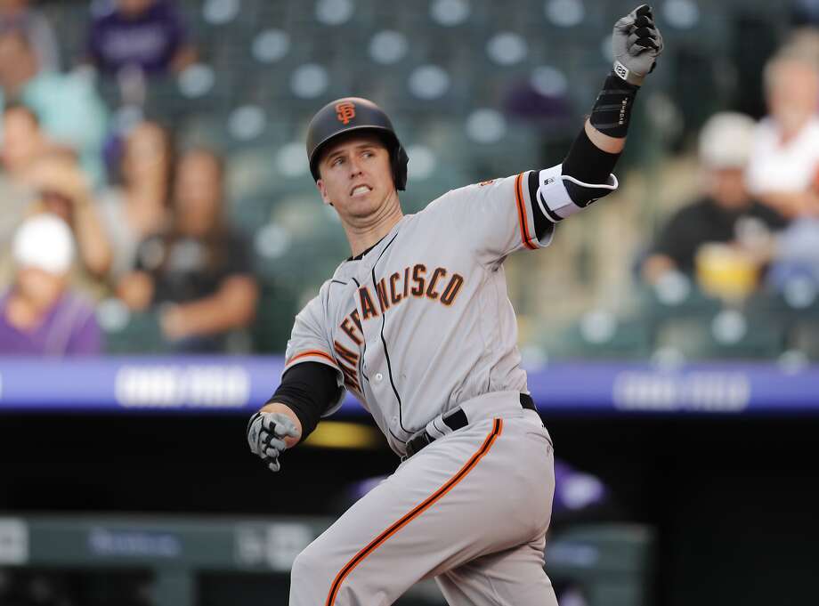 san francisco giants buster posey loses his bat while striking