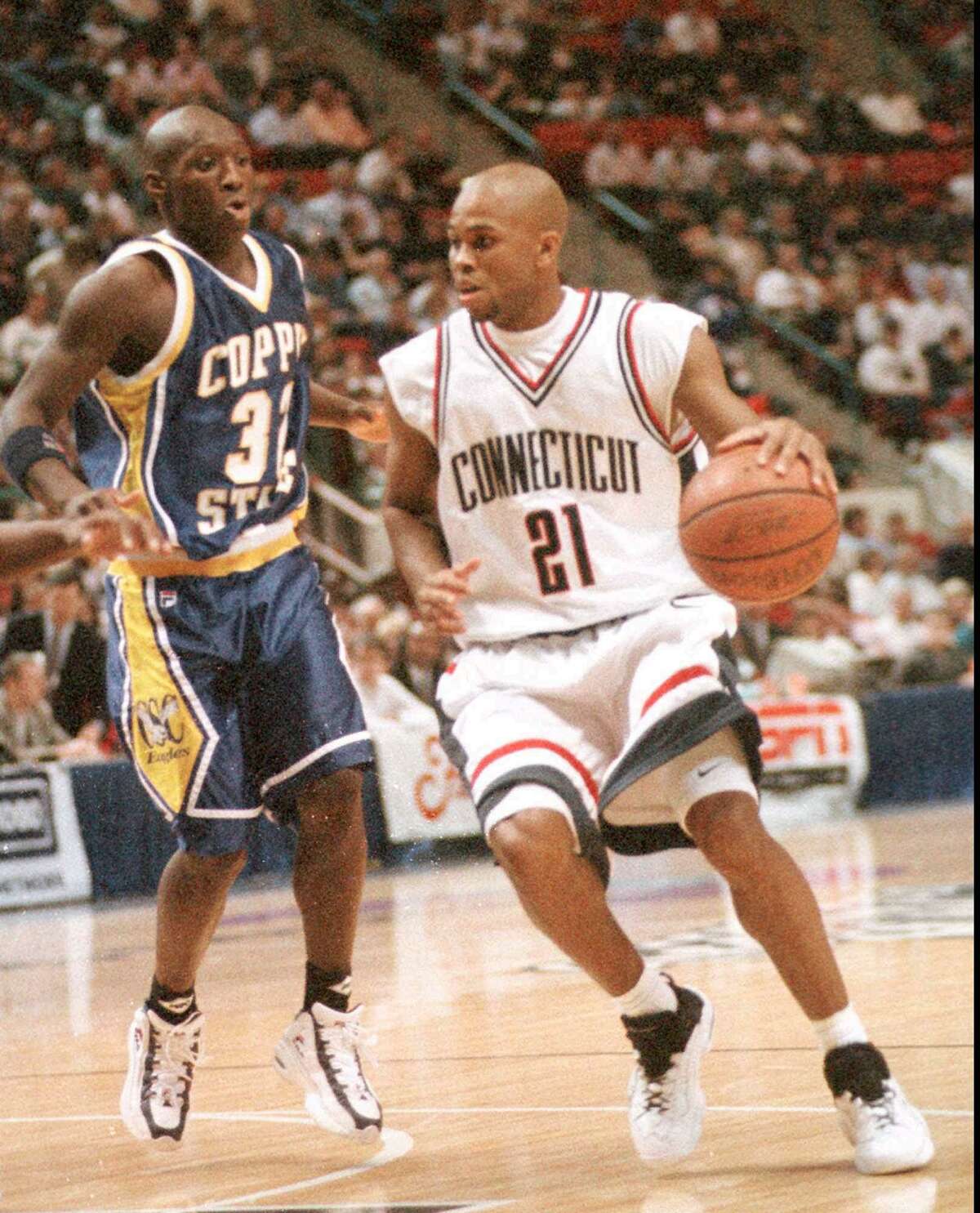 Former UConn assistant Ricky Moore confused he’s yet to land job