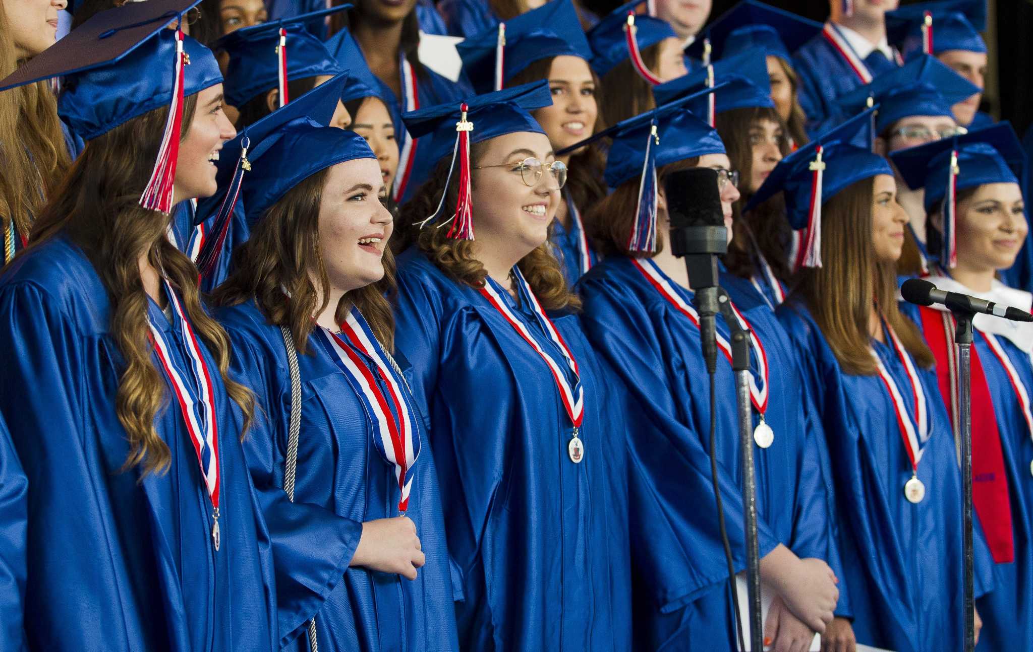 Seniors say goodbye at Oak Ridge High School graduation