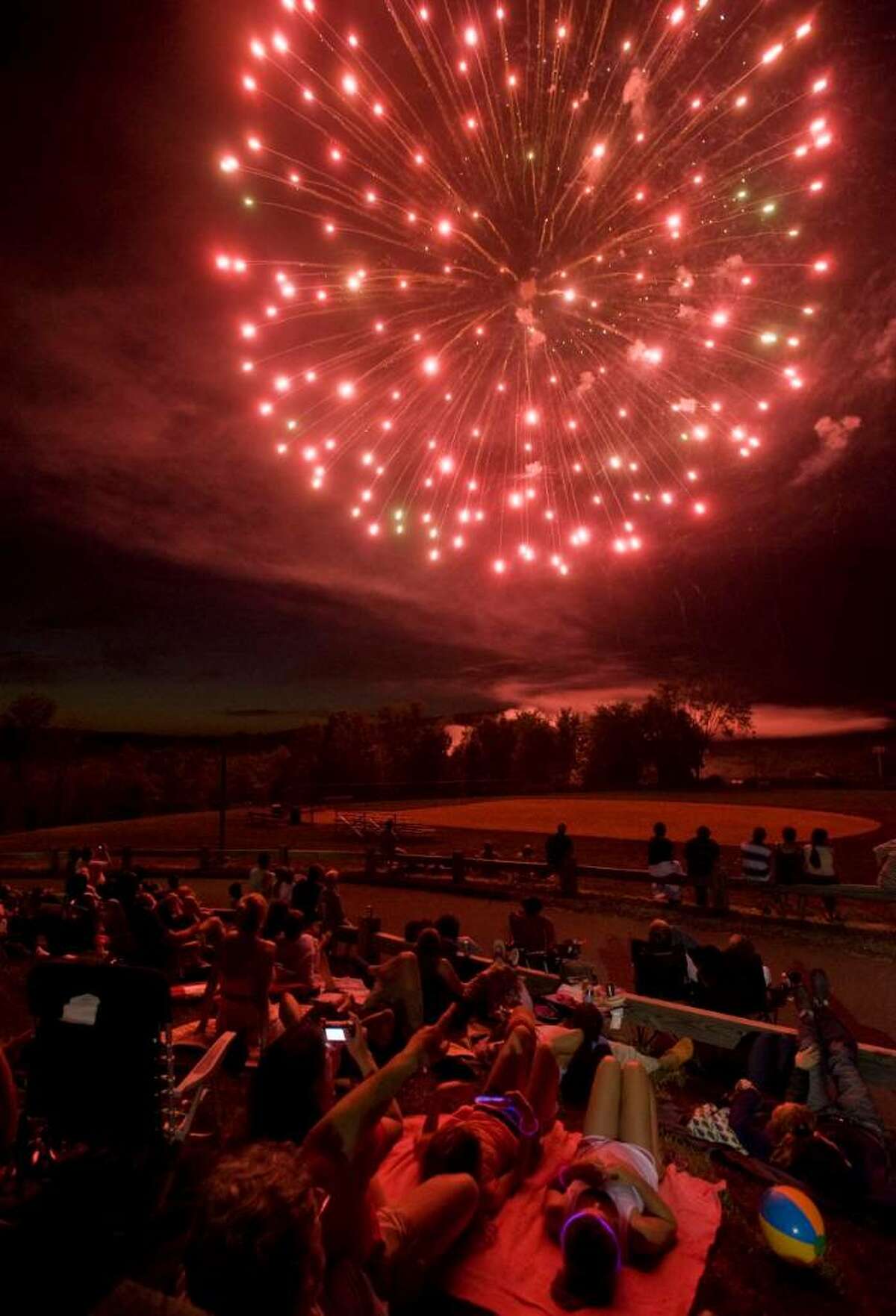 Fourth of July Fireworks dazzle in Ridgefield