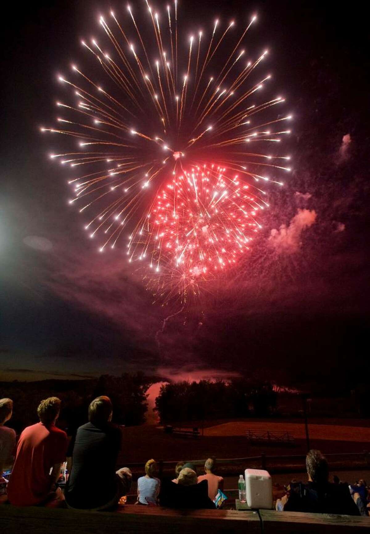 Fourth of July Fireworks dazzle in Ridgefield