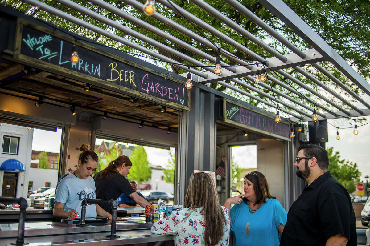 The Larkin Beer Garden welcomes customers on their first night of the season Thursday, May 31, 2018. (Katy Kildee/kkildee@mdn.net)