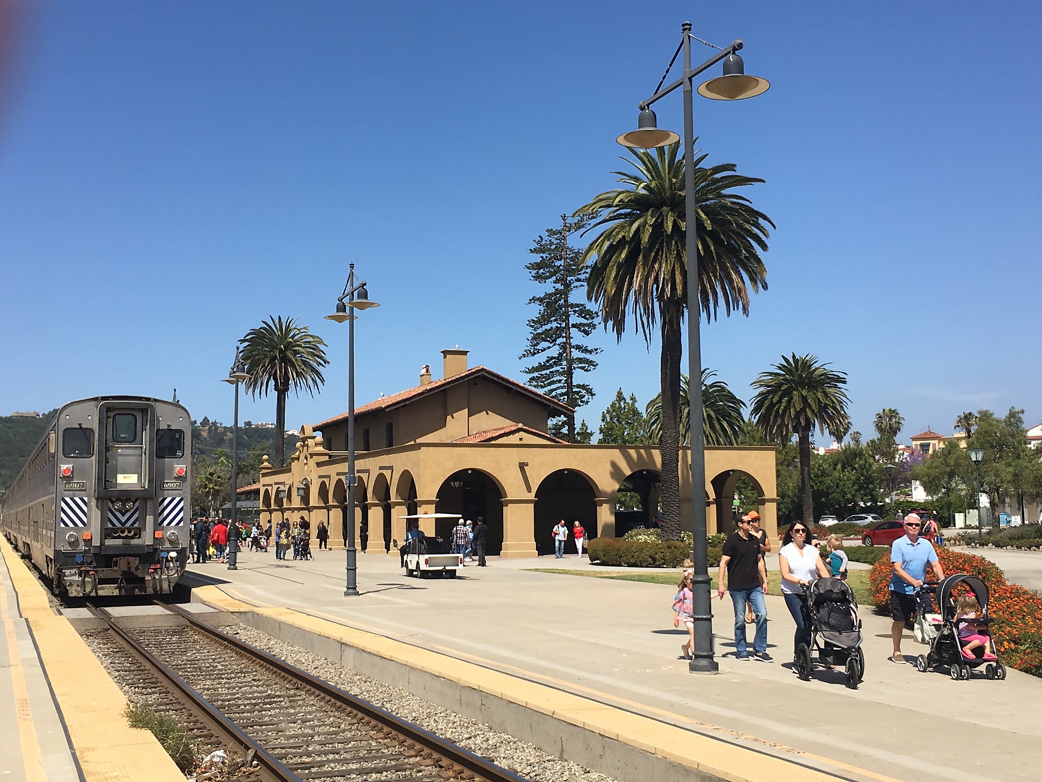 Wandering Santa Barbara's wonders more carefree when you're car-free