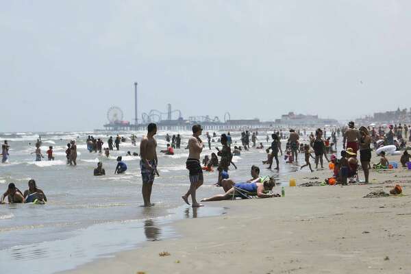 Beachgoers flock to Galveston to check out clear blue water — while it ...