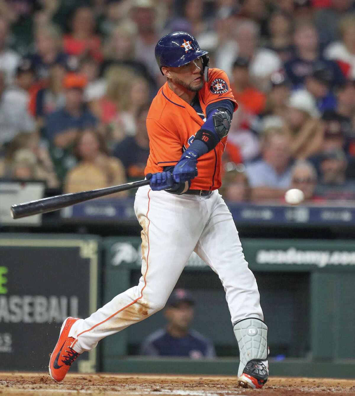Astros' Yuli Gurriel showing adept ability to scoop at first base