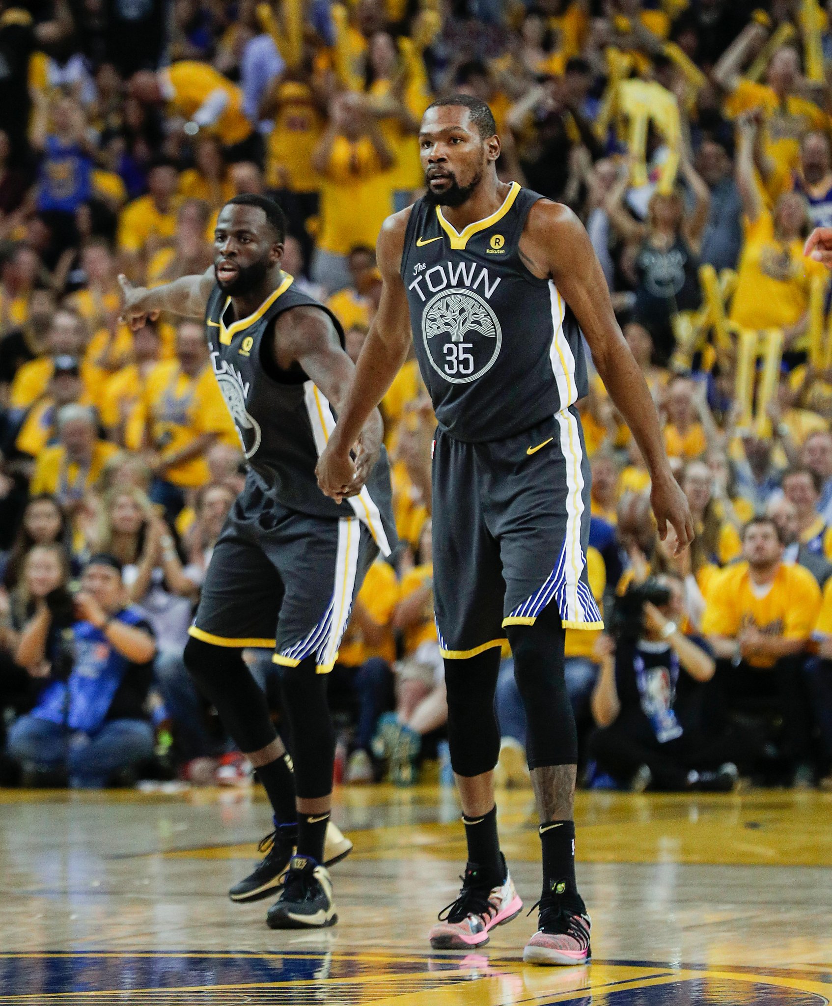 1% chance': Kendrick Perkins slaps Stephen Curry, Warriors with