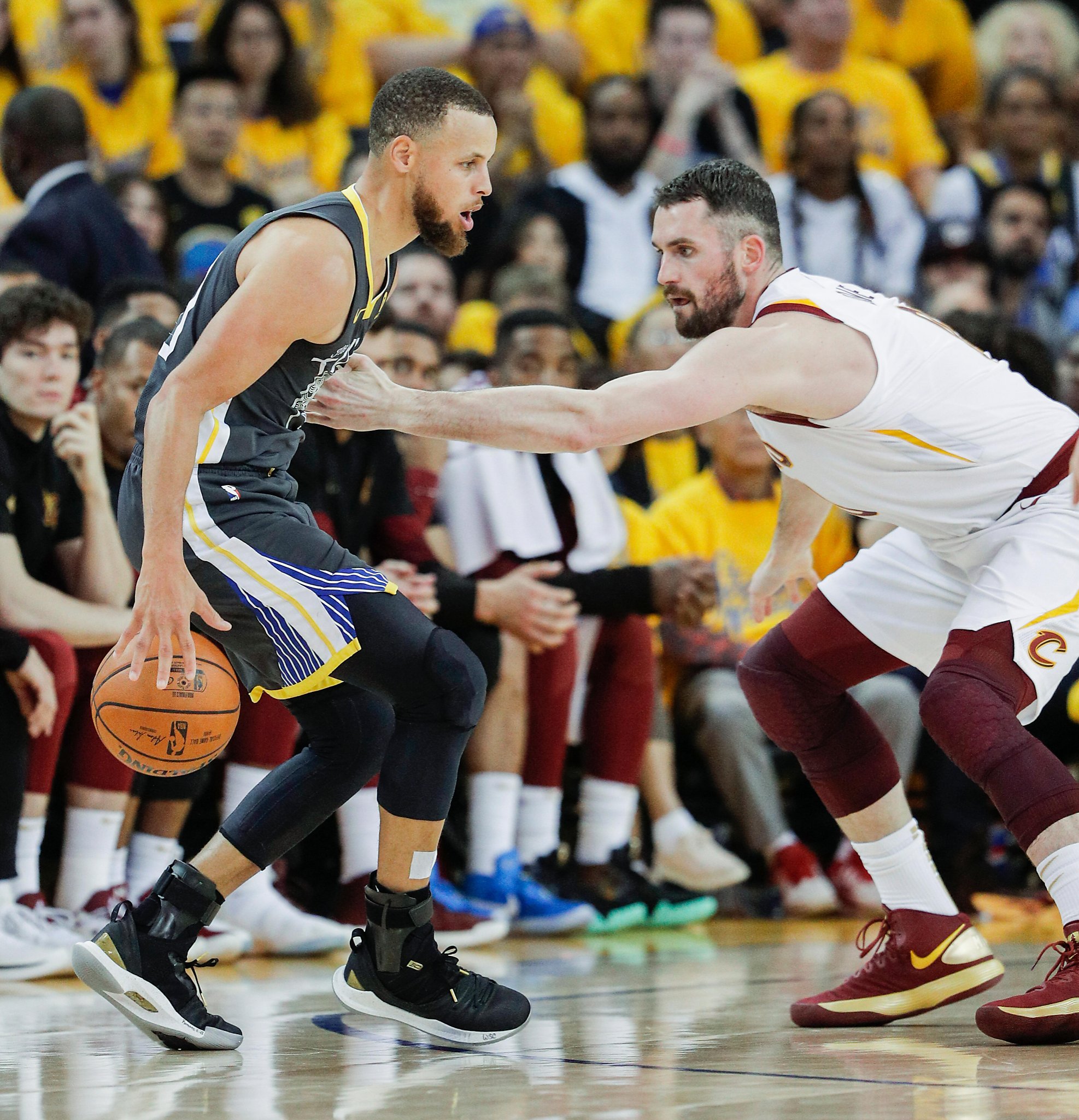 Stephen Curry Filmed And Celebrated Klay's Brother Trayce Smacking