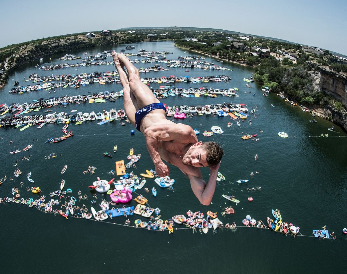 Stunning photos show people cliff diving from Texas' Hell's Gate