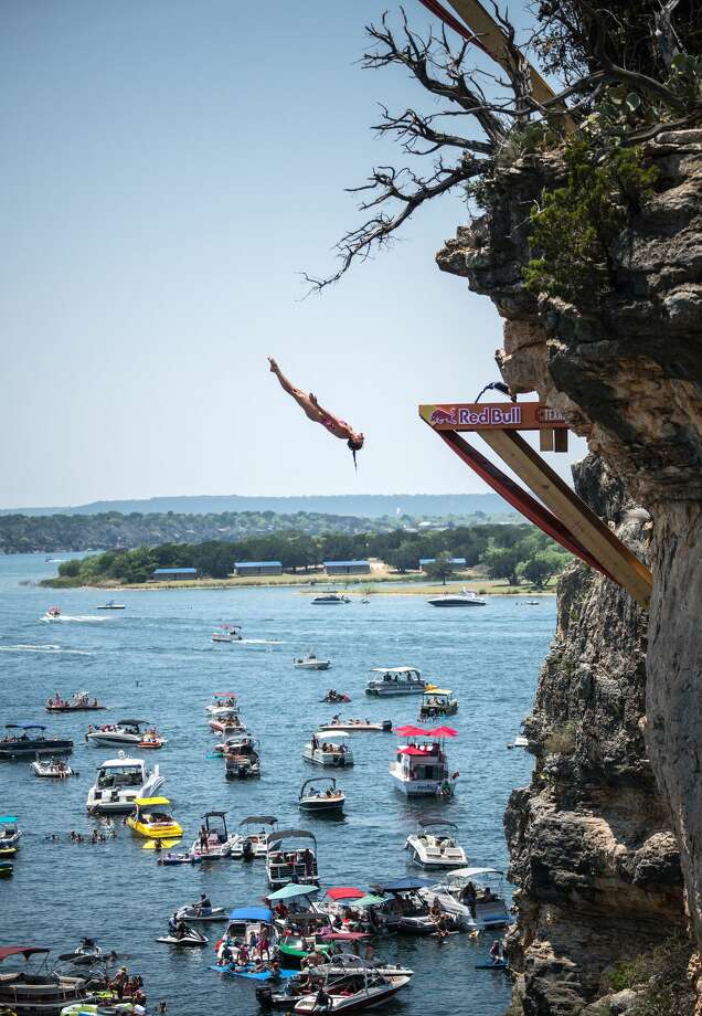 stunning photos show people cliff diving from texas hells gate