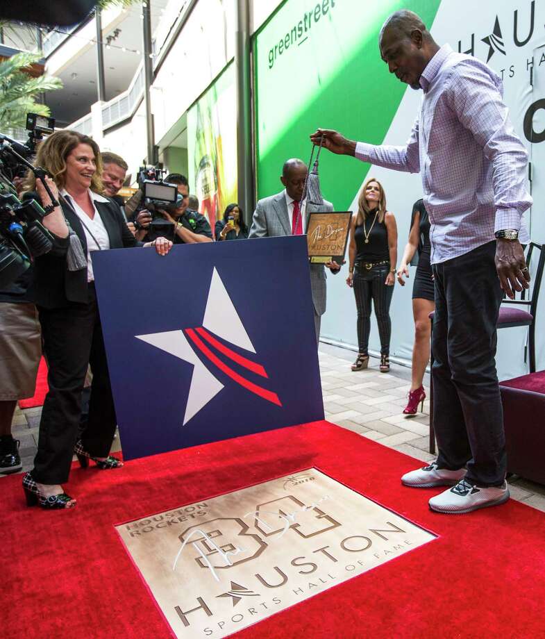 hakeem olajuwon unveils his houston sports hall of fame walk of