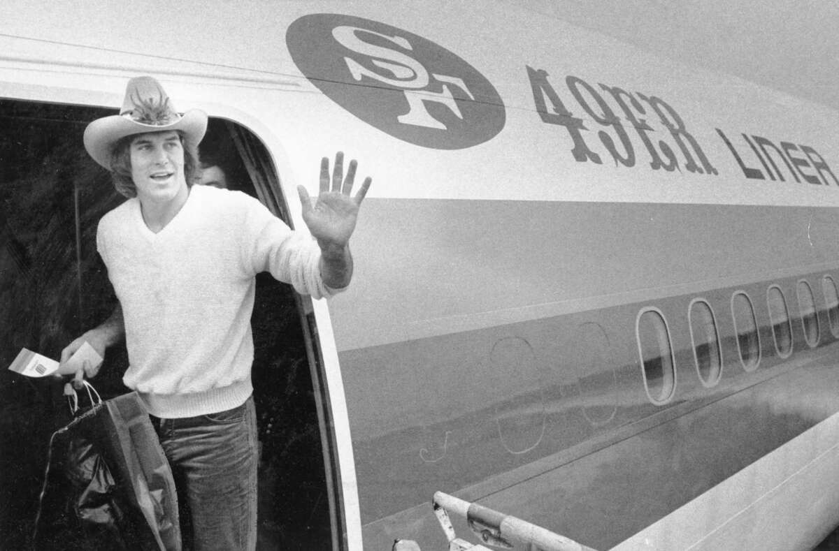 Dwight Clark climbs on a charter plane leaving for Pontiac. Jan, 18, 1982.