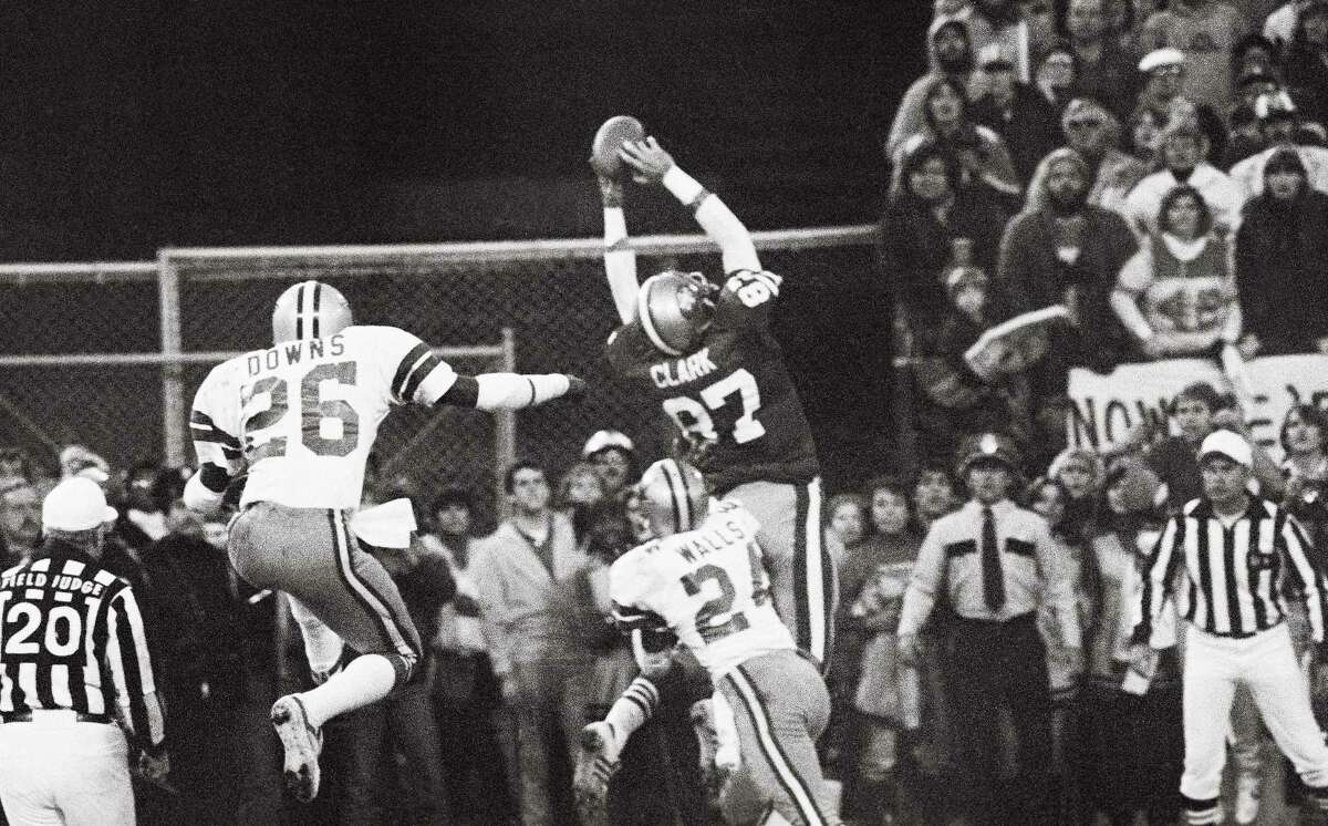 The Catch: Dwight Clark grabs touchdown for San Francisco 49ers - Sports  Illustrated