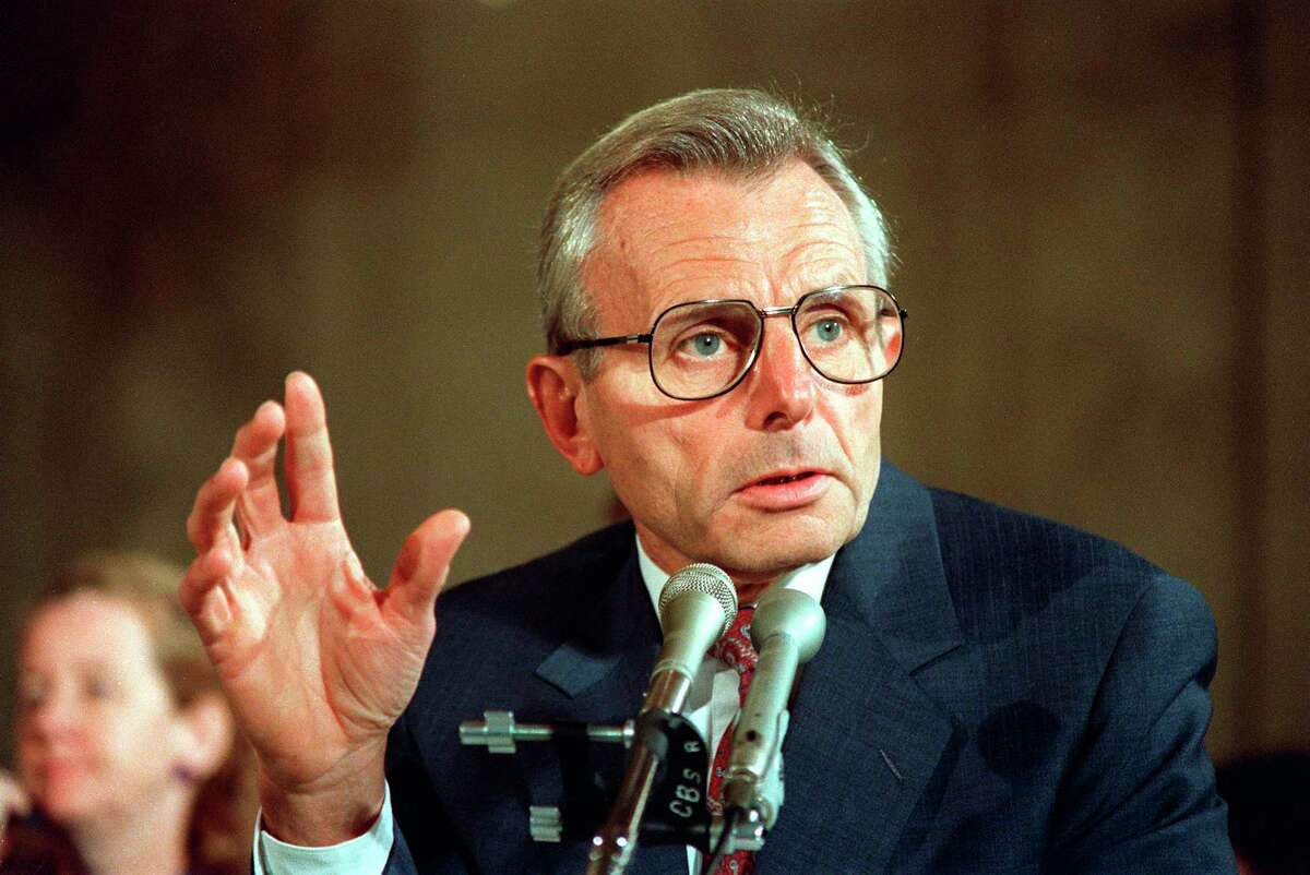 Diplomat and Pentagon chief Frank Carlucci III dies at 87