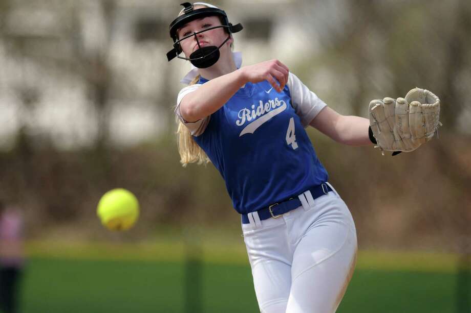 Calista Phippen of Ichabod Crane delivers a pitch during the Ichabod Crane and Cohoes girls softball game on Monday, April 17, 2017, in Cohoes, N.Y.  (Paul Buckowski / Times Union) / Cohoes