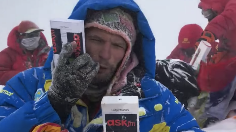 Man dies on Mount Everest during ASKfm cryptocurrency promotional stunt