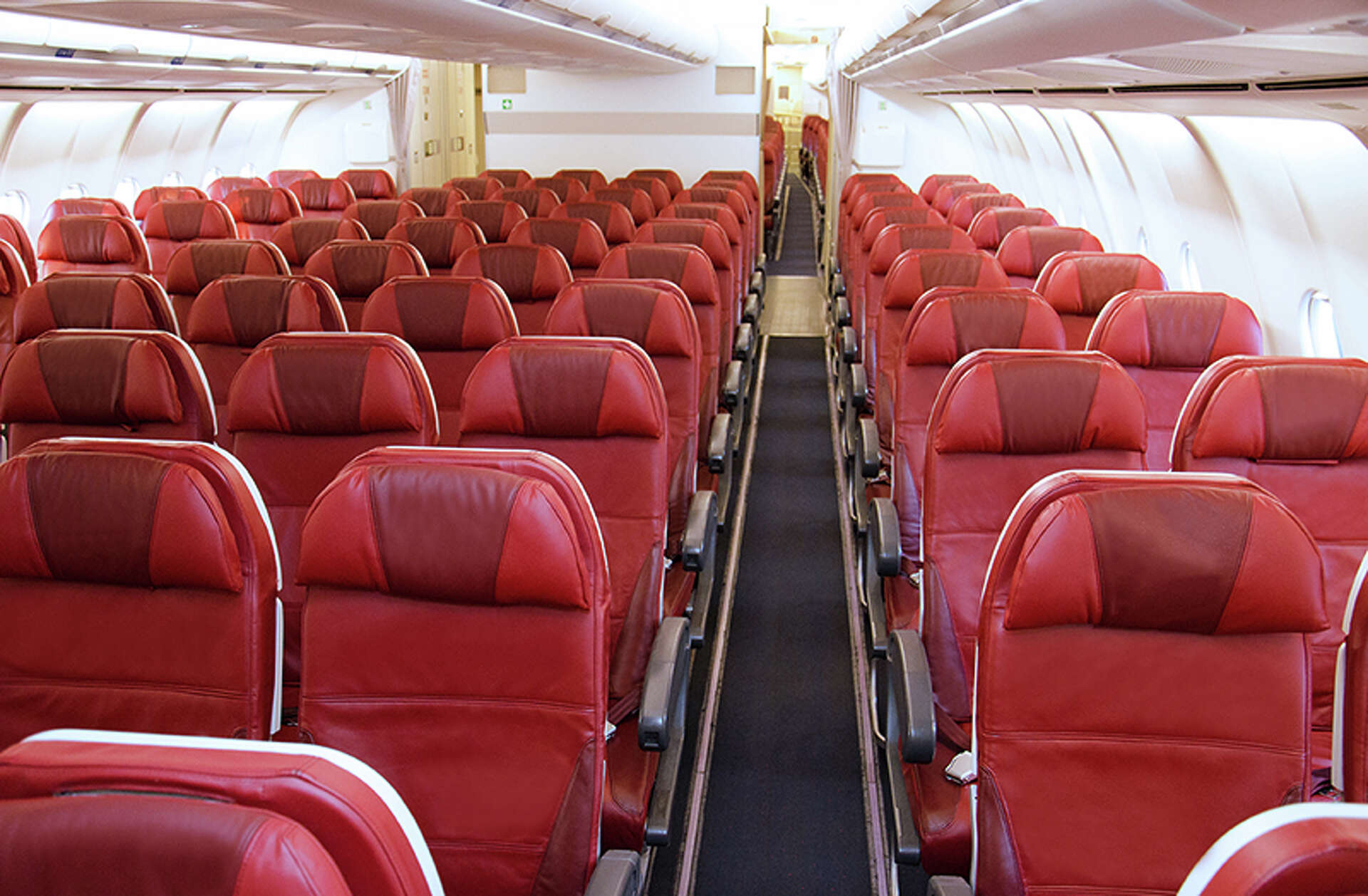 Norwegian Air swaps plane on Oakland-Barcelona flight, cuts Stockholm