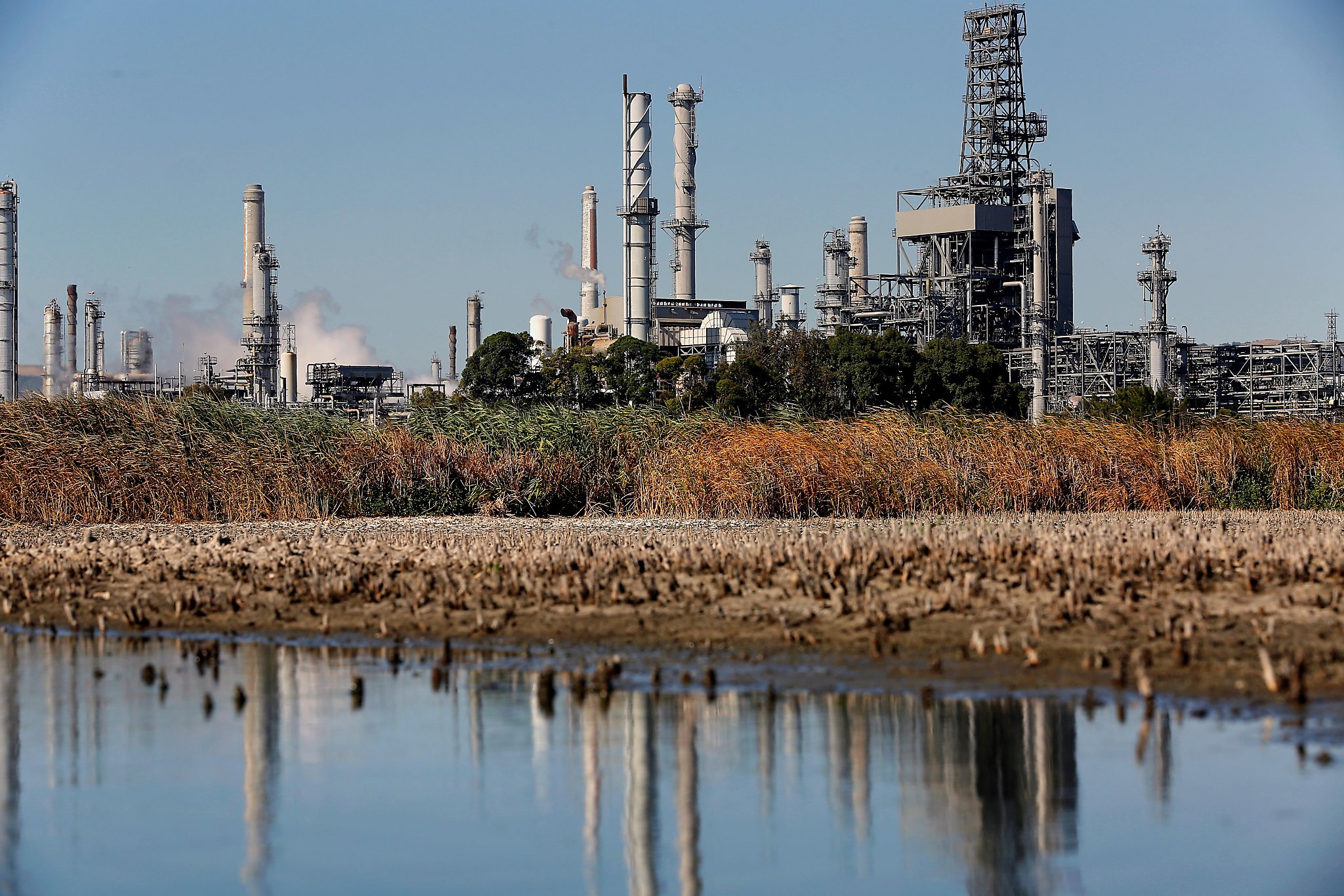 Shell’s Martinez refinery will pay, upgrade to settle federal complaint 