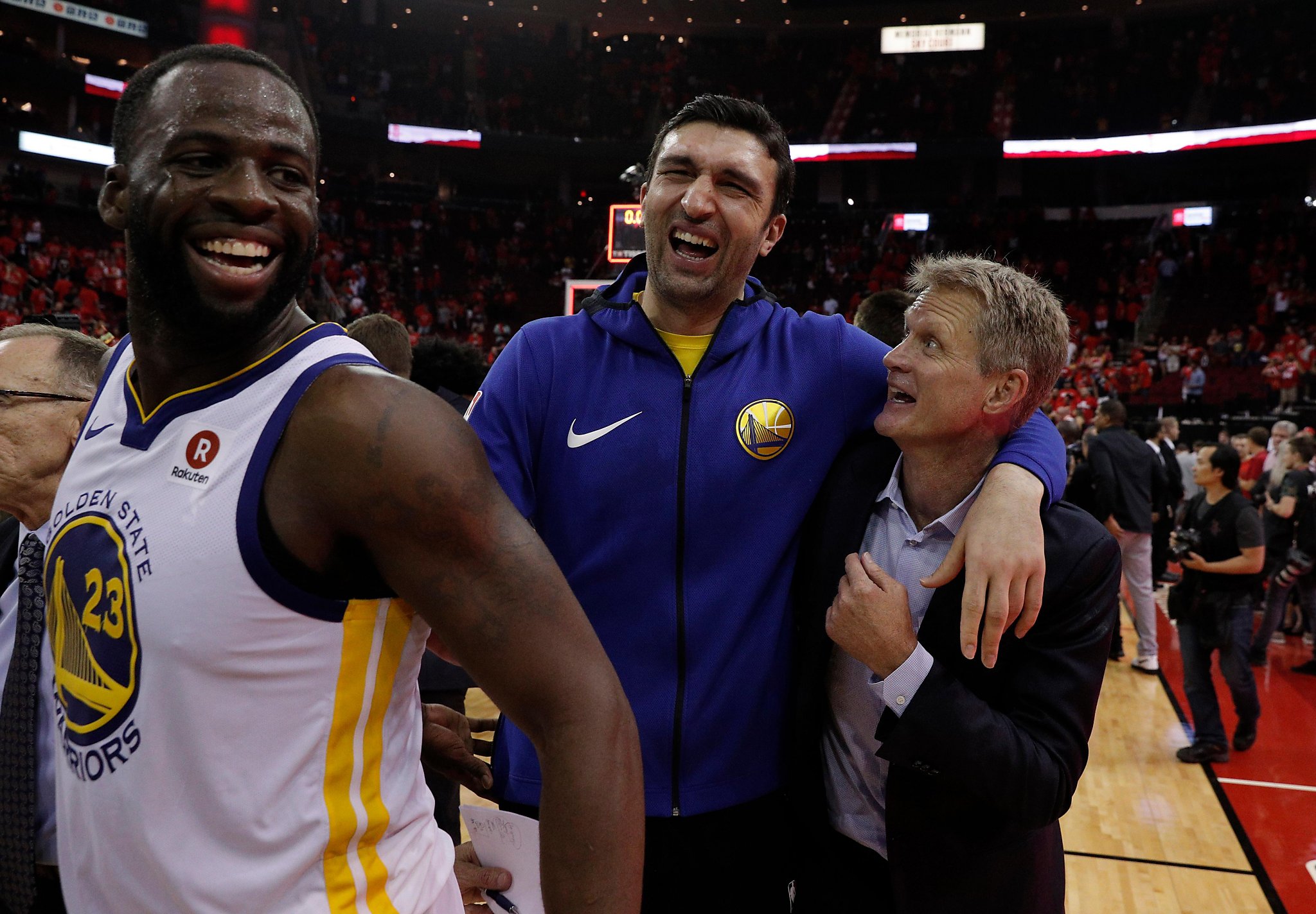 Now with Pistons, Zaza Pachulia maintains close ties to Warriors