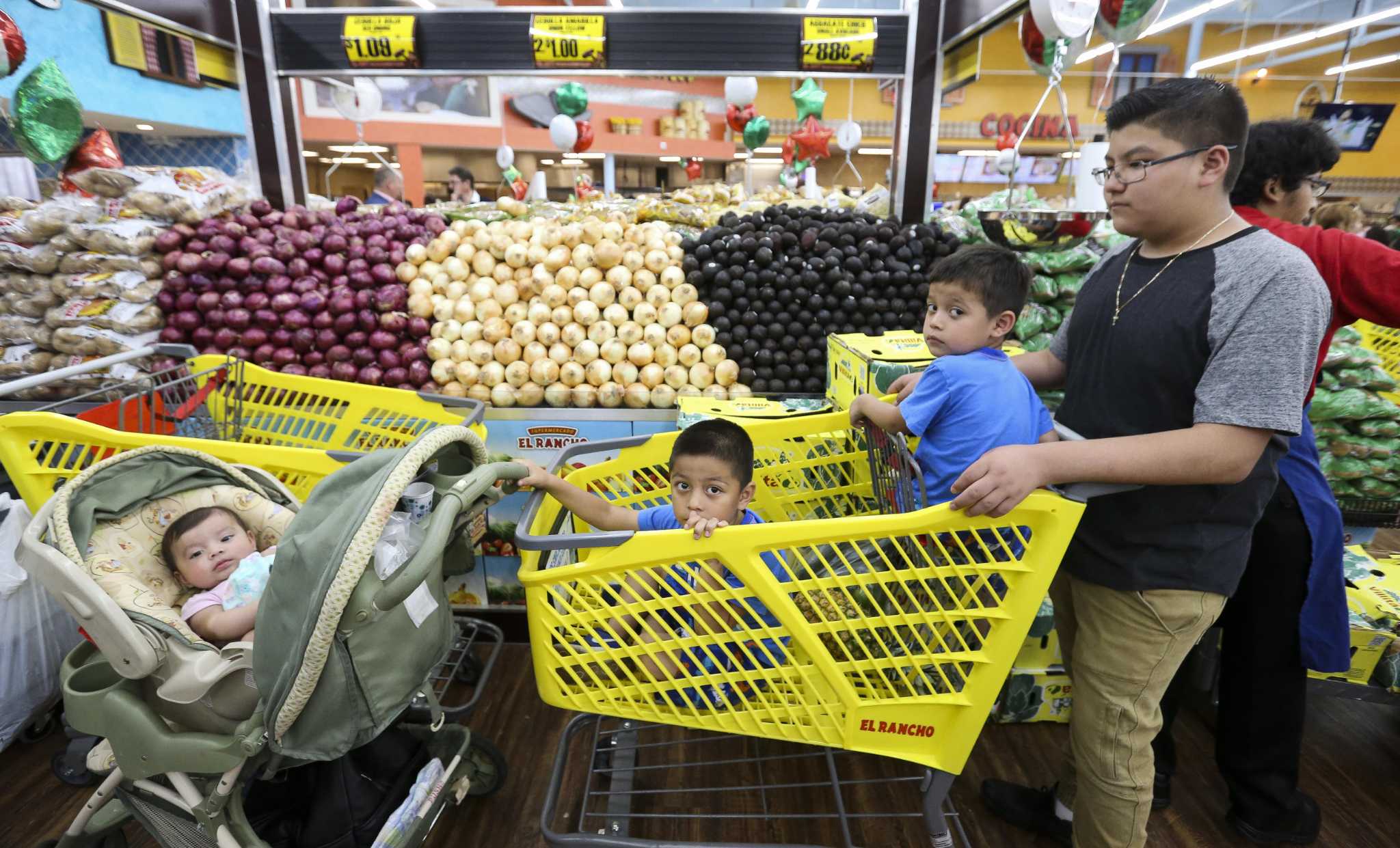 El Rancho Supermercado opens first Houston store in Greenspoint