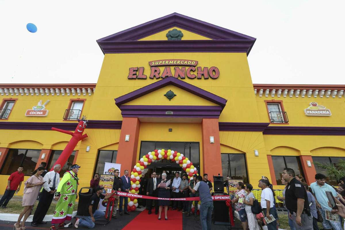 El Rancho opens first Houston supermarket to big crowds