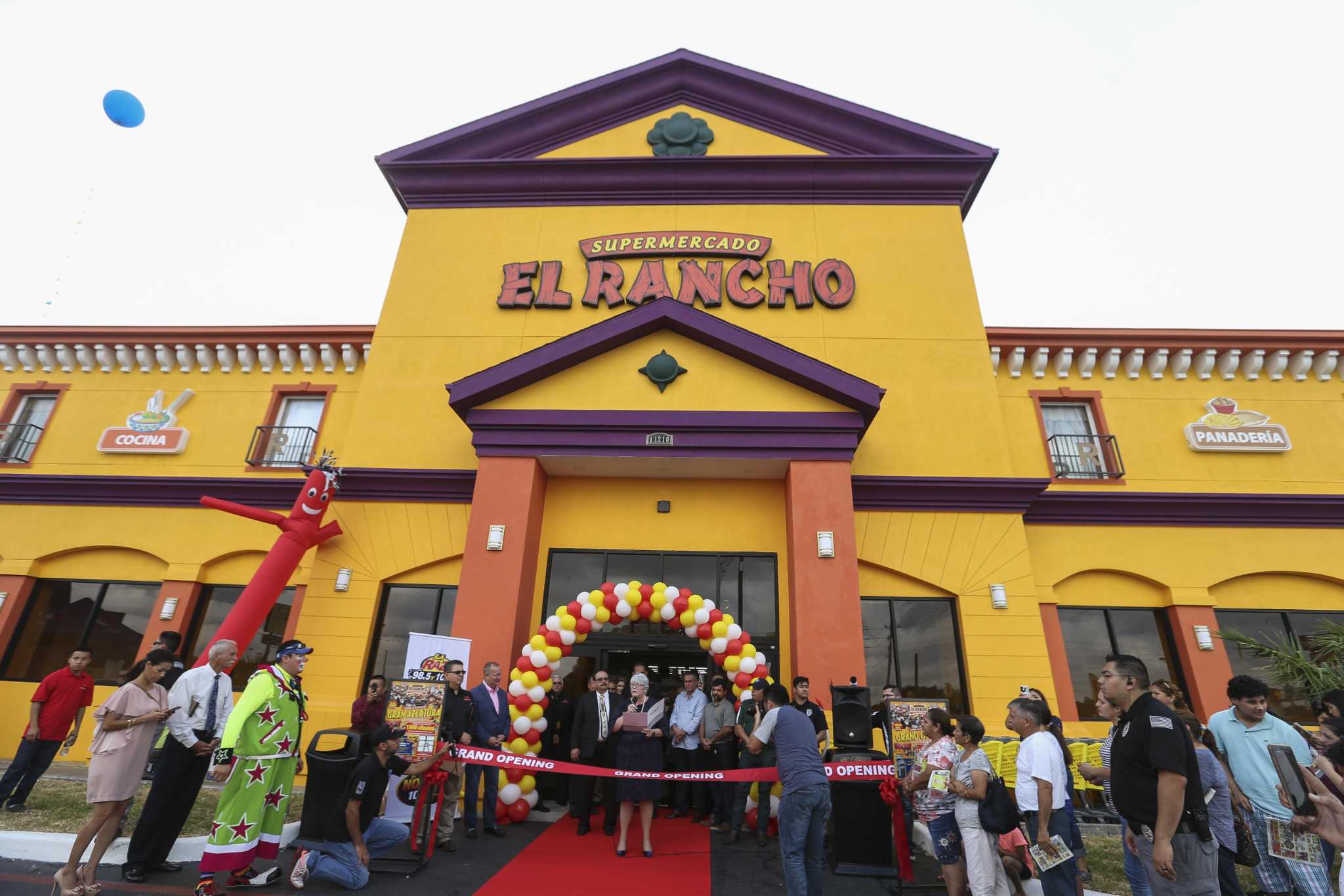 El Rancho Supermercado opens first Houston store in Greenspoint