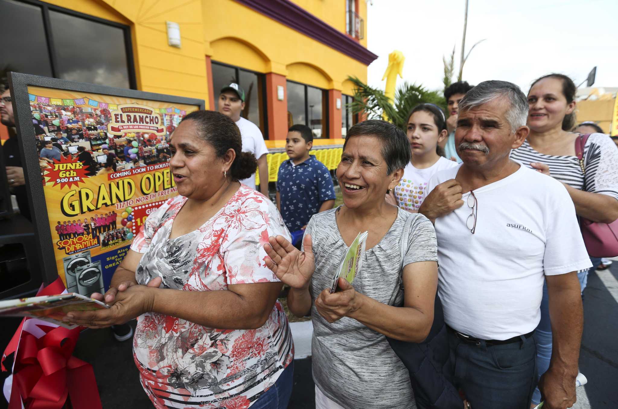 El Rancho Supermercado opens first Houston store in Greenspoint