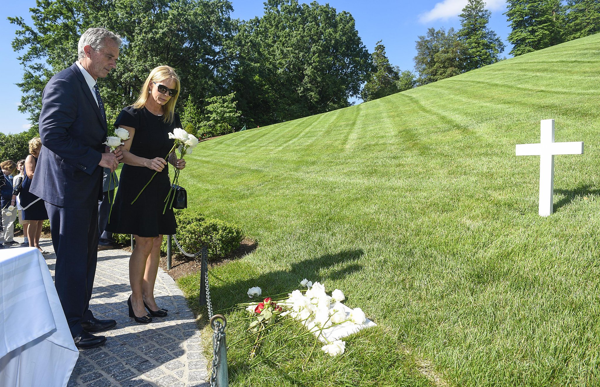 Several thousand gather at Arlington to mark RFK’s death