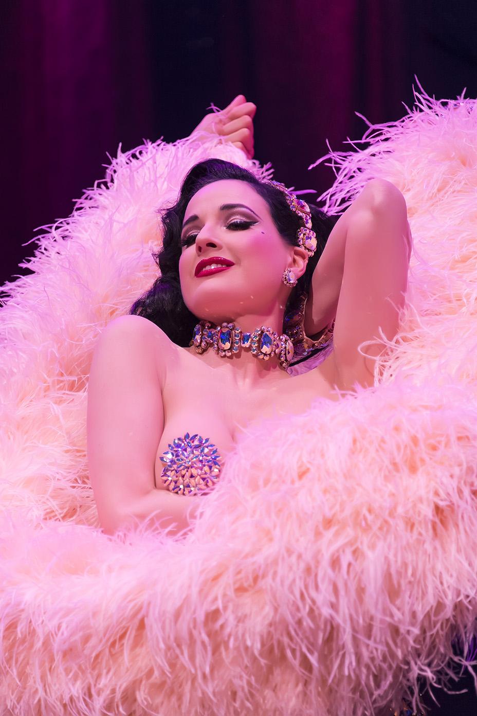 Burlesque Star Dita Von Teese Cant Stop Wont Stop Houston Chronicle