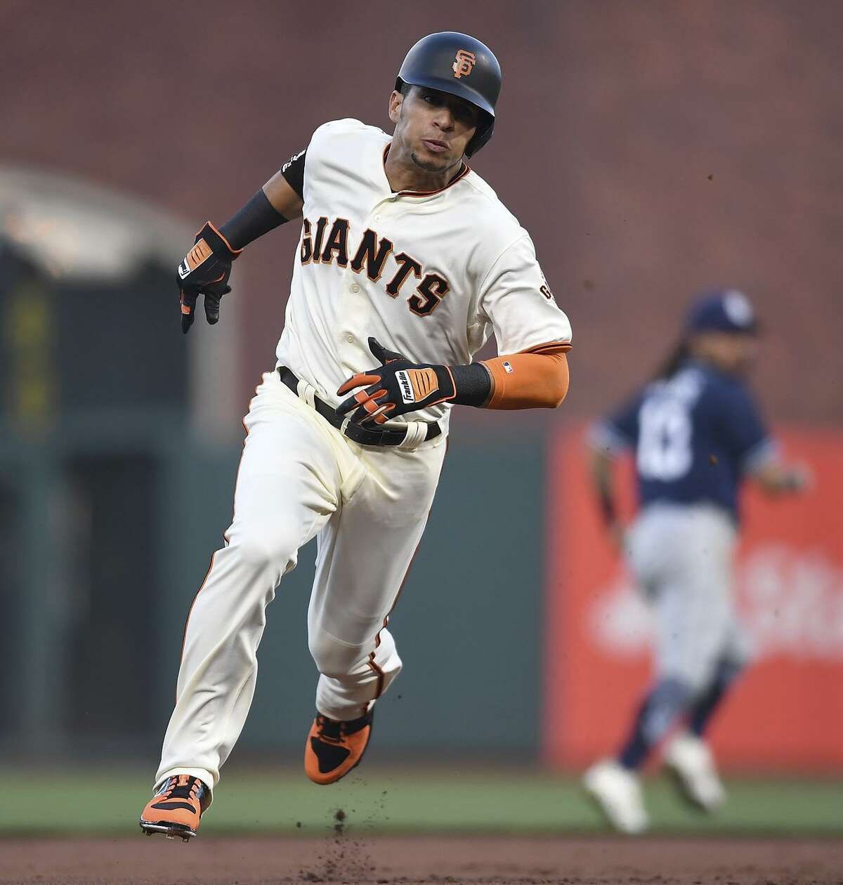 San Francisco Giants' Gorkys Hernandez reacts after a pop up fly