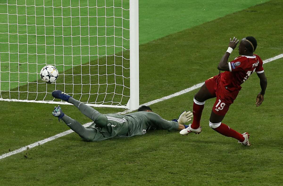 Liverpool's Sadio Mane, right, scores his side's first goal during the Champions League Final soccer match between Real Madrid and Liverpool at the Olimpiyskiy Stadium in Kiev, Ukraine, Saturday, May 26, 2018. (AP Photo/Darko Vojinovic)