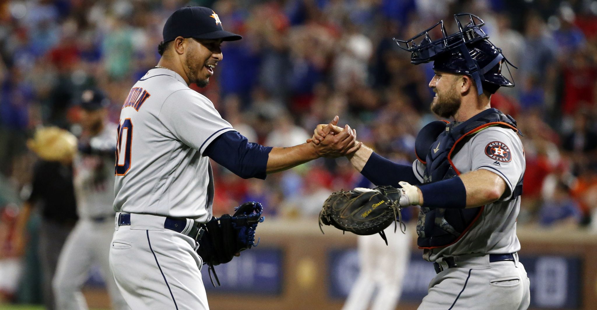 Astros pick up messy win over Rangers, clinch series.