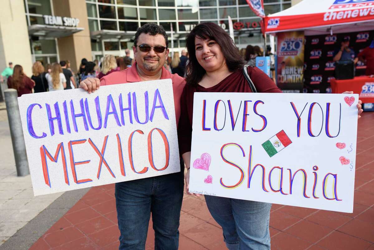 Shania Twain brings her countrypop dazzle to Houston