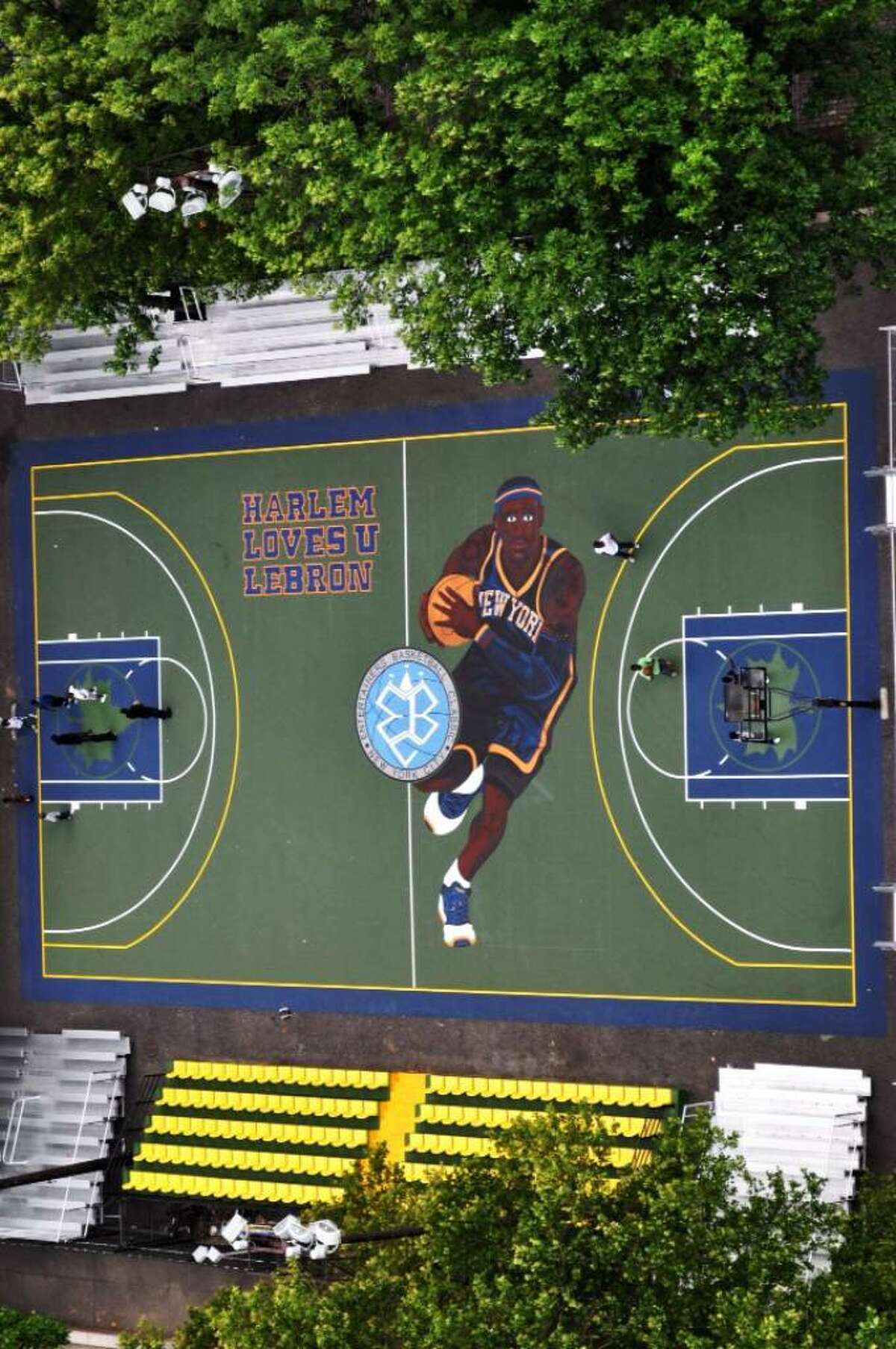 Local artists try to 'lure LeBron' with 50-foot image of hoops ...