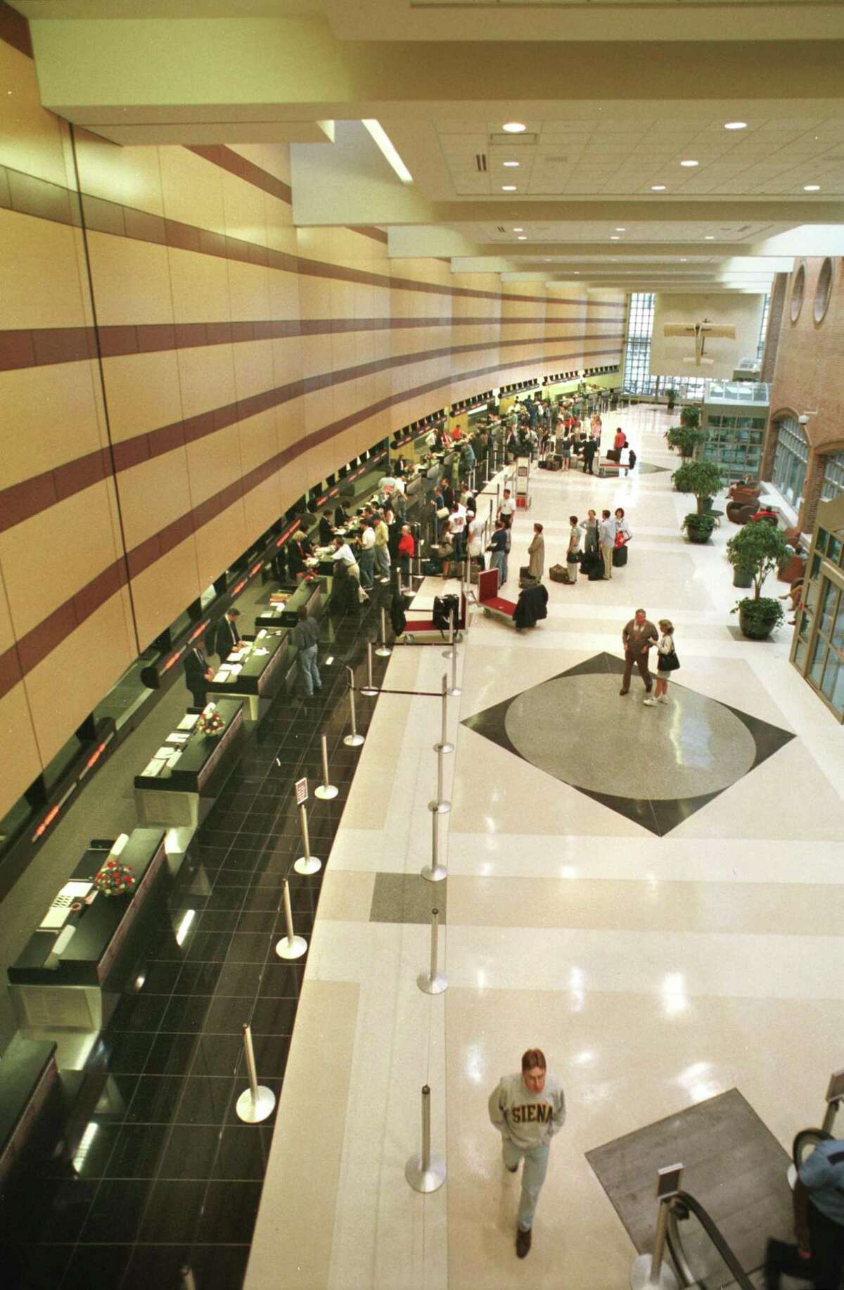 Times Union photo by PAUL BUCKOWSKI -- SUNDAY JUNE 7 1998 -- COLONIE NY -- Airline travelers get checked in on the first floor of the new Albany International Airport Sunday morning. 