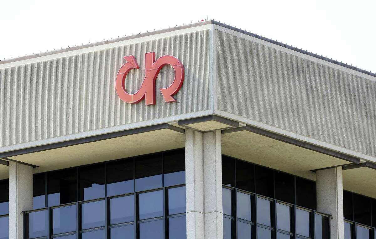 Real estate tycoon Cotter leaves behind tangled empire, fight over